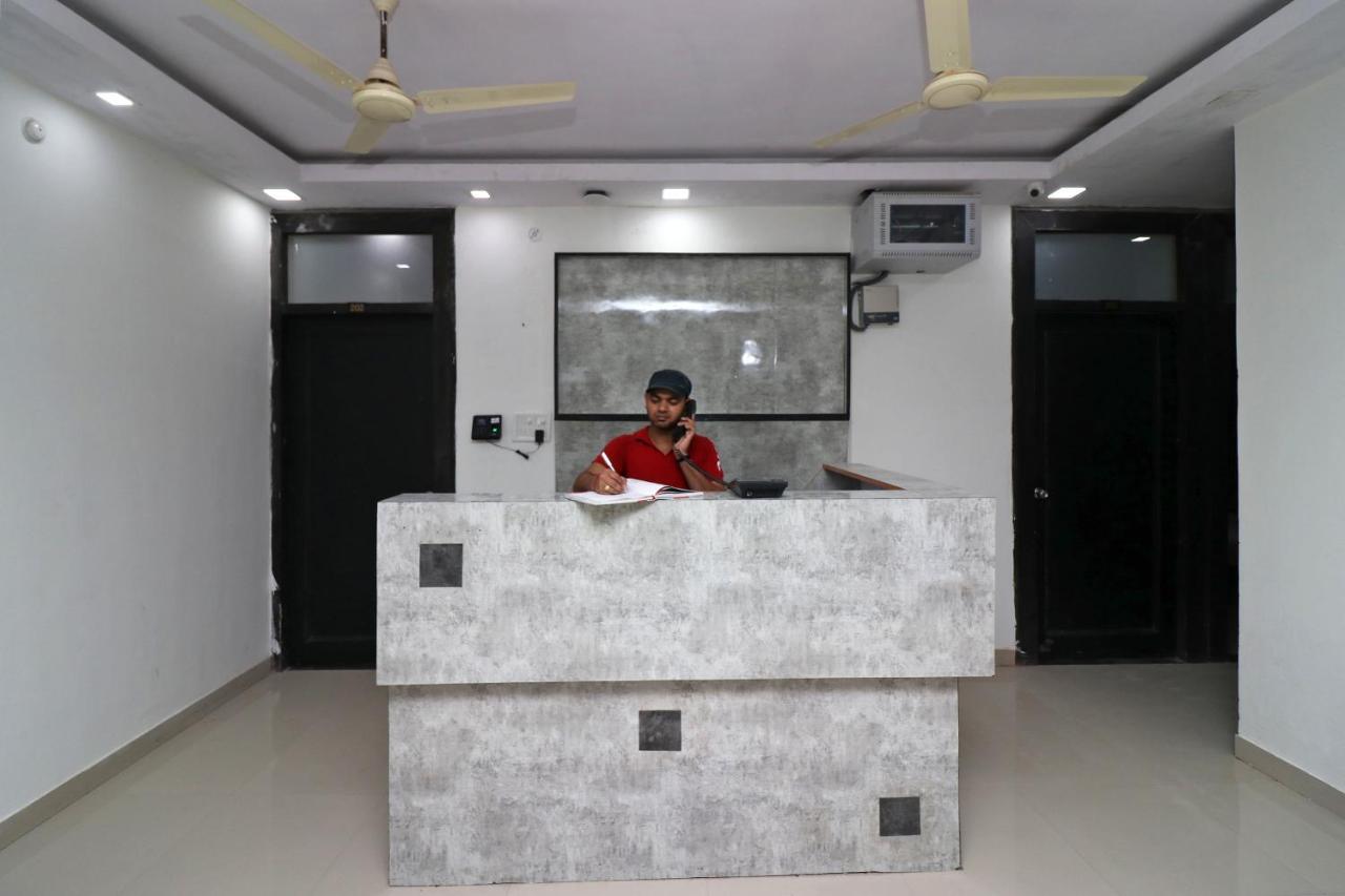 Hotel Oyo Flagship Ravindra Kiran Lucknow