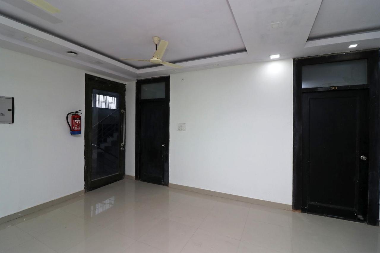 Oyo Flagship Ravindra Kiran Hotel Lucknow