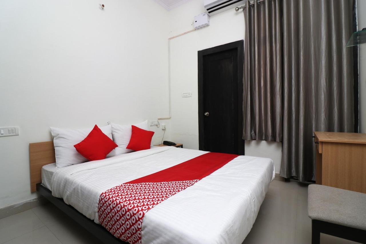 Oyo Flagship Ravindra Kiran Hotel Lucknow